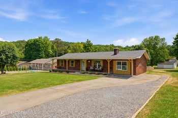 300 Lindner Ln, Lenoir City, TN 37772