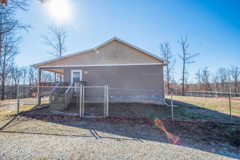 300 Mark Fray Dr, Robbins, TN 37852