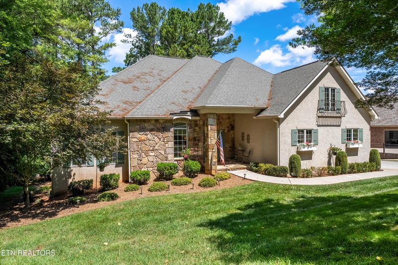 300 Marsh Hawk Dr, Vonore, TN 37885