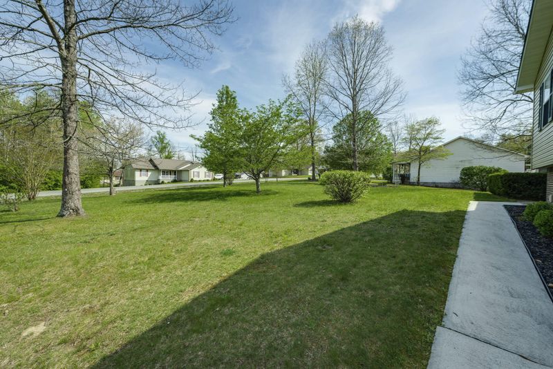 300 Mockingbird Dr, Crossville, TN 38555