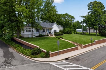 300 N Hicks St, Clinton, TN 37716