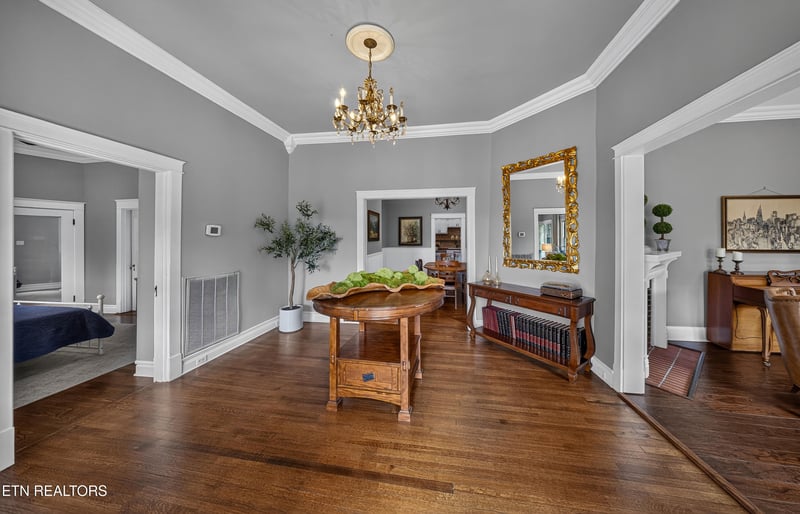 300 N Hicks St, Clinton, TN 37716