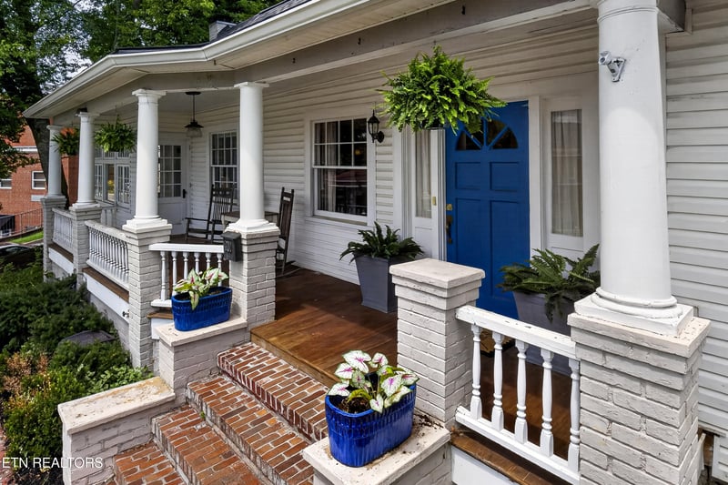300 N Hicks St, Clinton, TN 37716
