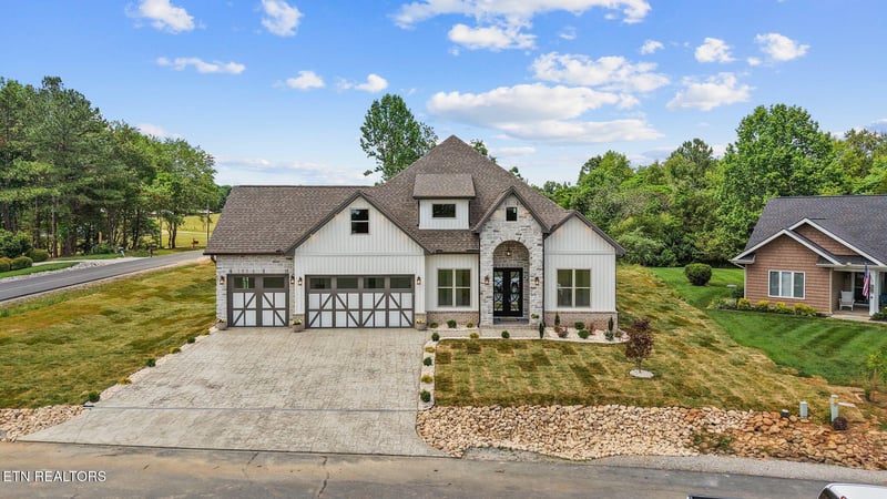 300 Oonoga Cir, Loudon, TN 37774