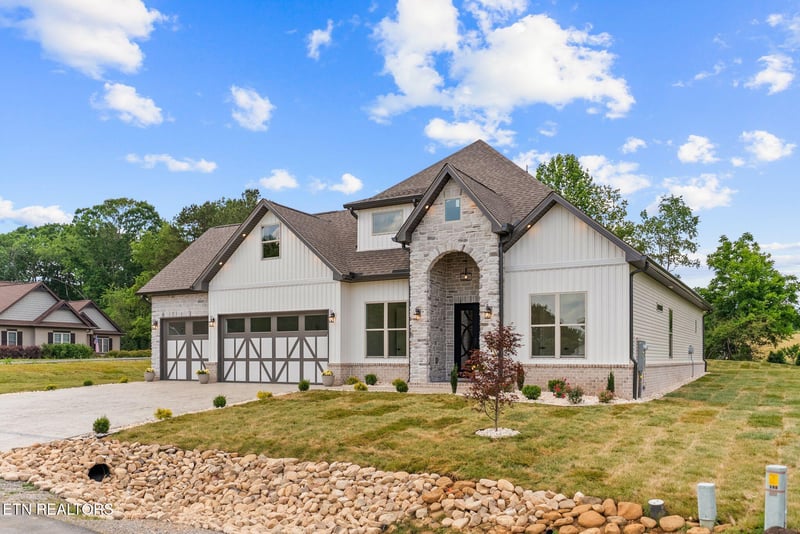 300 Oonoga Cir, Loudon, TN 37774