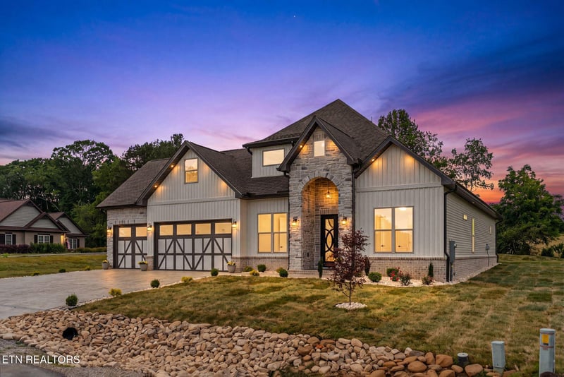 300 Oonoga Cir, Loudon, TN 37774