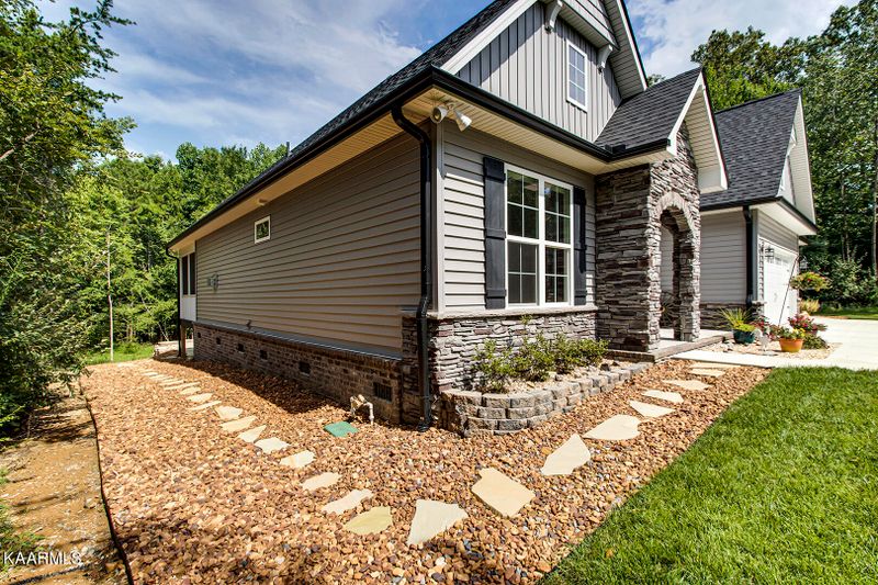 300 Oostagala Ln, Loudon, TN 37774
