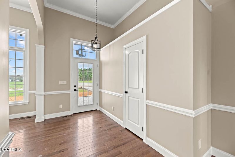 300 Pond View Dr, Kingston, TN 37763