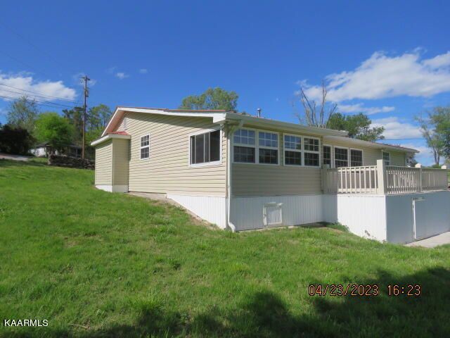 300 Queener St, Jacksboro, TN 37757