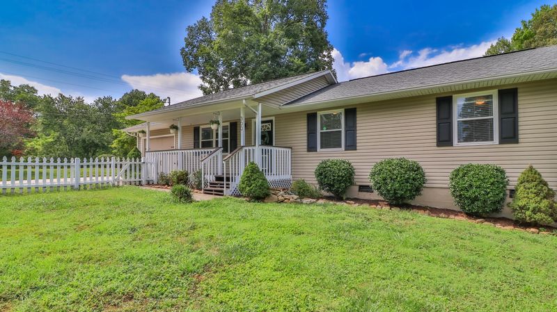 300 Red Fox Ln, Clinton, TN 37716