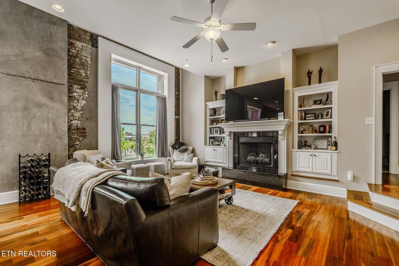 300 S Gay St #103, Knoxville, TN 37902