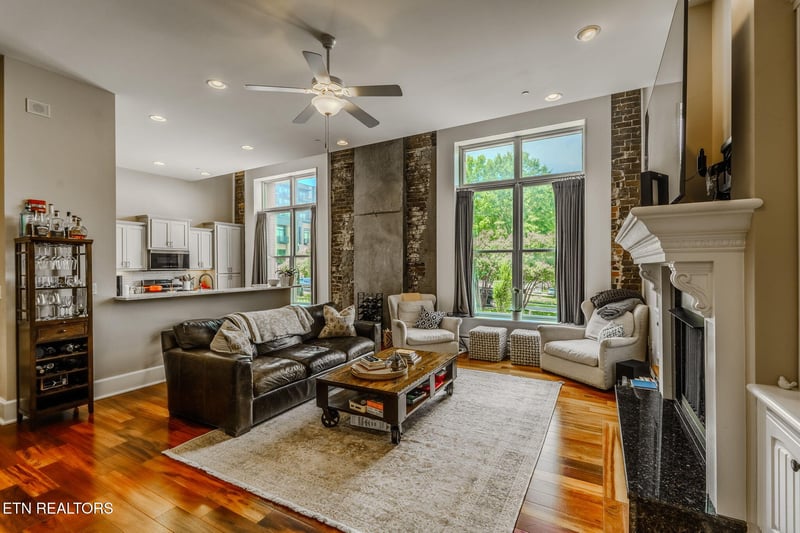 300 S Gay St #103, Knoxville, TN 37902