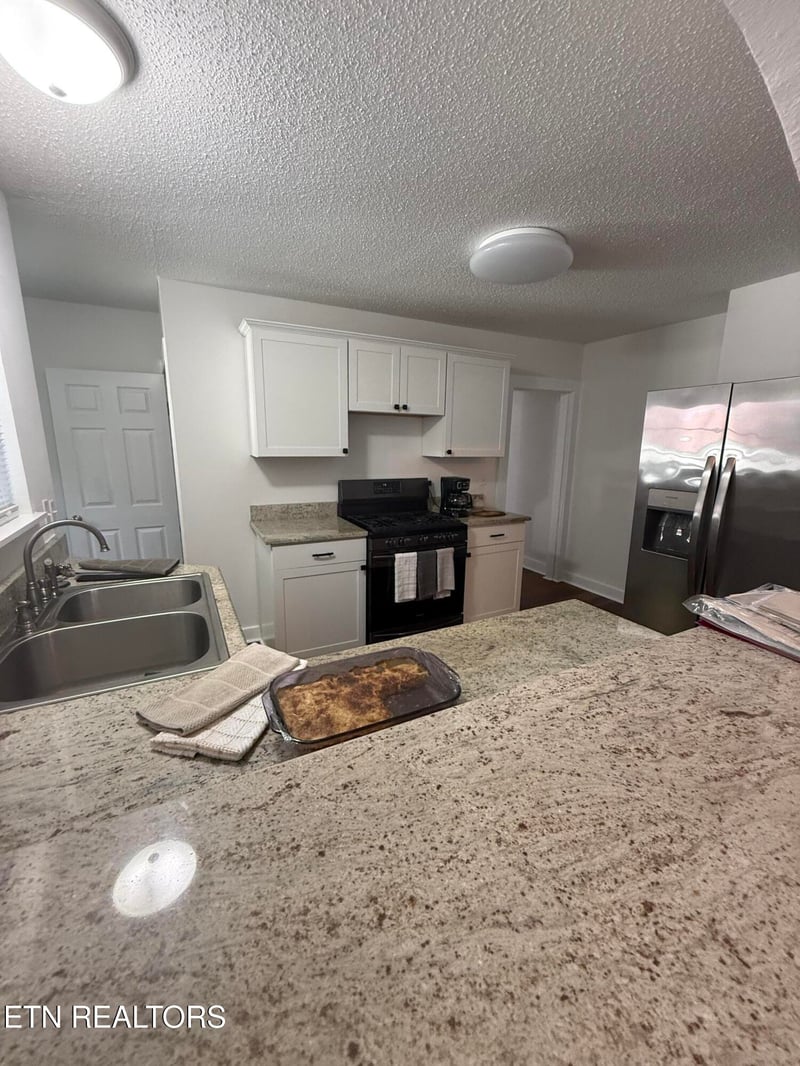 300 S Oak St, Sweetwater, TN 37874