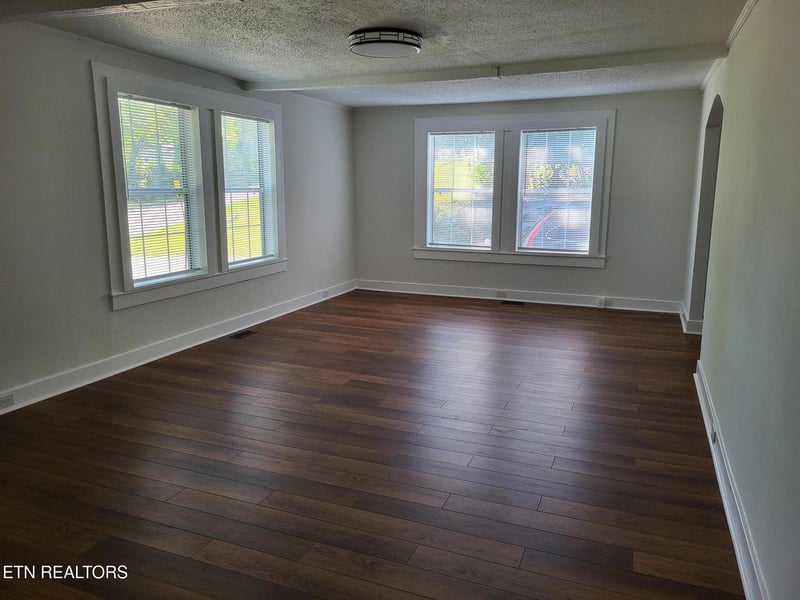300 S Oak St, Sweetwater, TN 37874