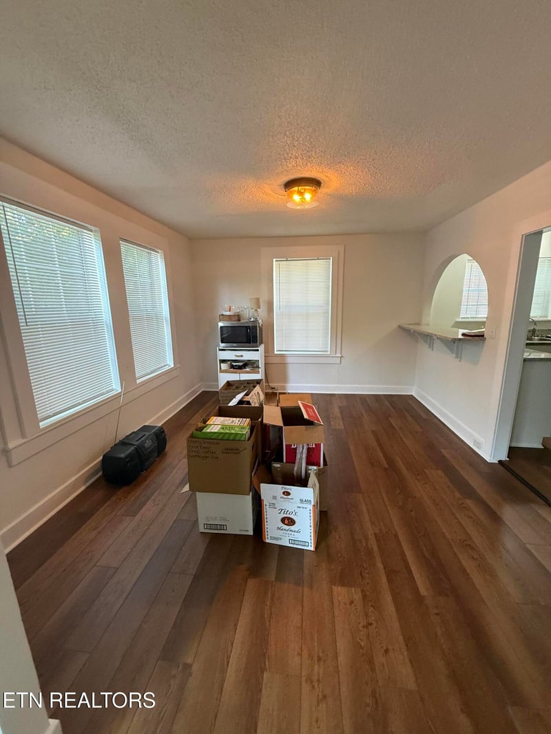 300 S Oak St, Sweetwater, TN 37874