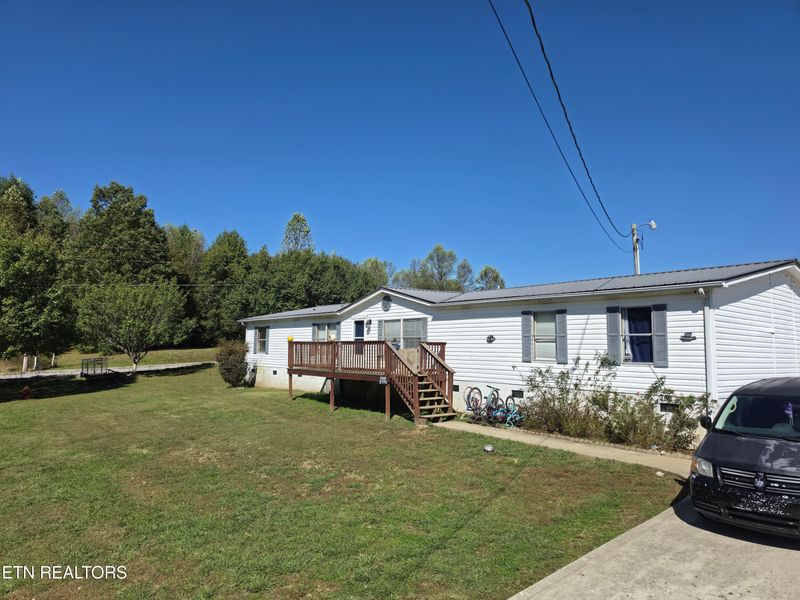 300 Shirley Ln, Oneida, TN 37841