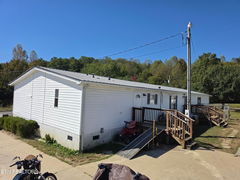 300 Shirley Ln, Oneida, TN 37841