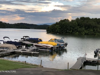 300 Southshore Dr, Greenback, TN 37742