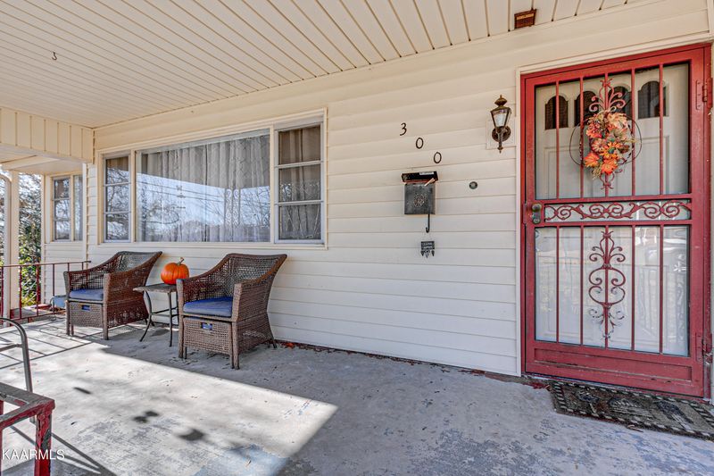 300 W Fernhill Rd, Oak Ridge, TN 37830