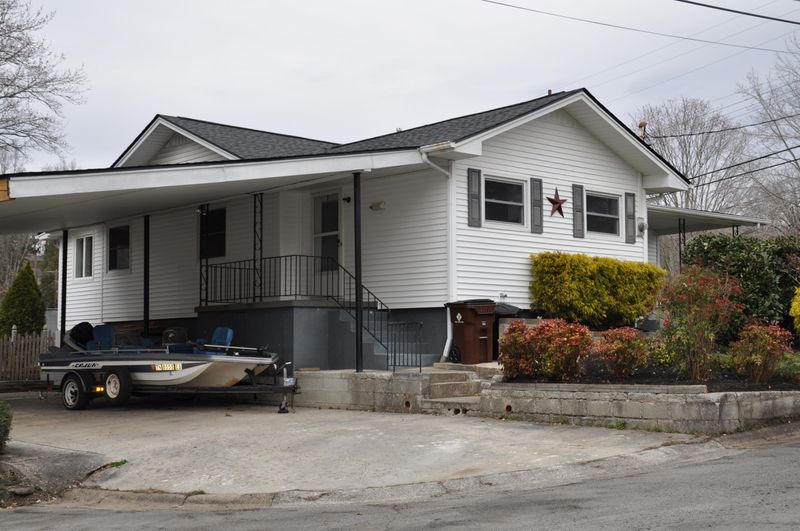 300 W Forest Ln, Oak Ridge, TN 37830