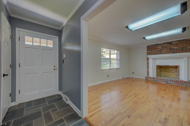 300 Walnut St, Clinton, TN 37716