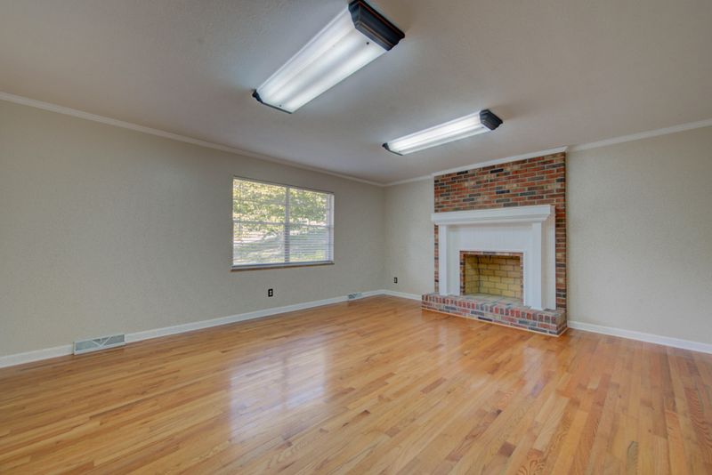 300 Walnut St, Clinton, TN 37716