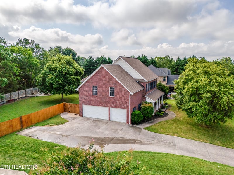 300 Yellowstone Ln, Lenoir City, TN 37771