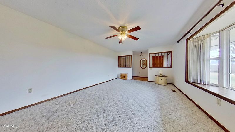 3000 Coopertown Rd, Oneida, TN 37841