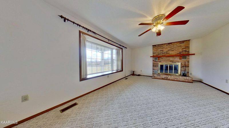 3000 Coopertown Rd, Oneida, TN 37841