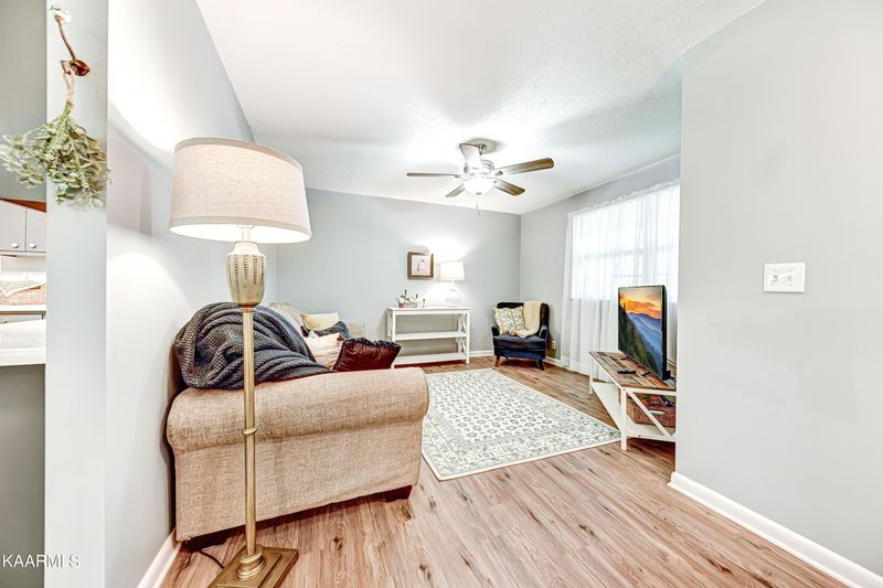 3000 Forest Heights Cir, Lenoir City, TN 37772