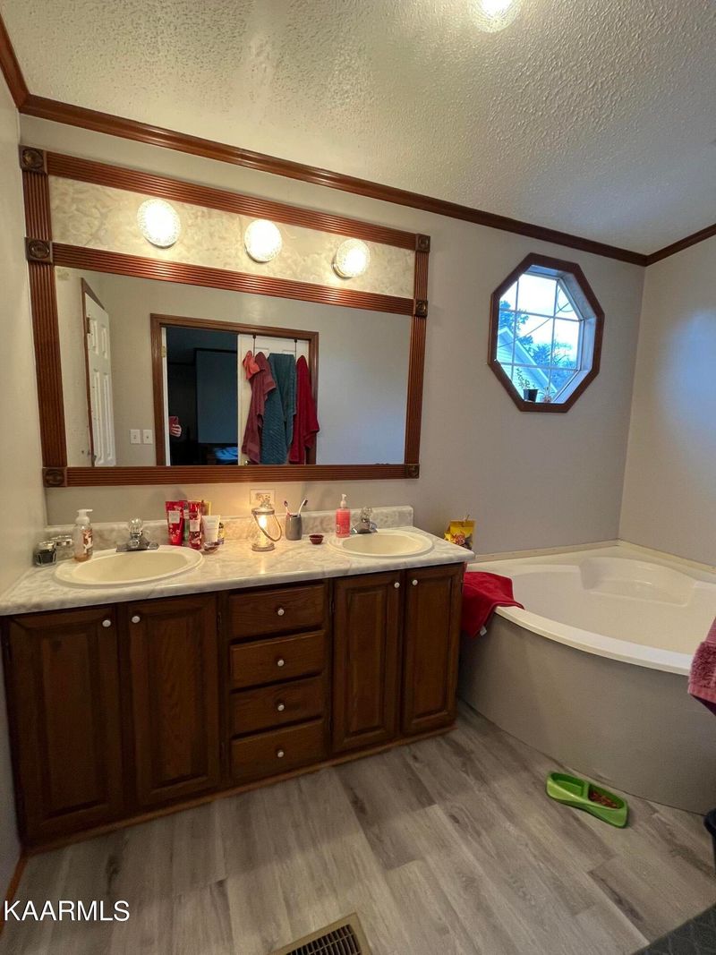 3000 Jim Dyke Rd, Loudon, TN 37774