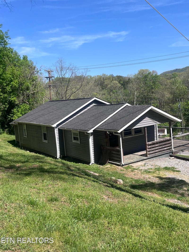 3002 Highway 61 East, Luttrell, TN 37779