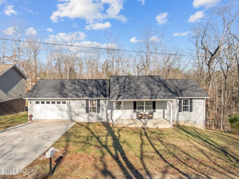 3003 Opalochee Dr, Crossville, TN 38572