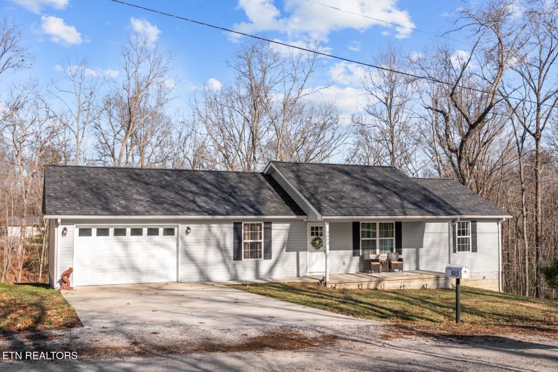 3003 Opalochee Dr, Crossville, TN 38572