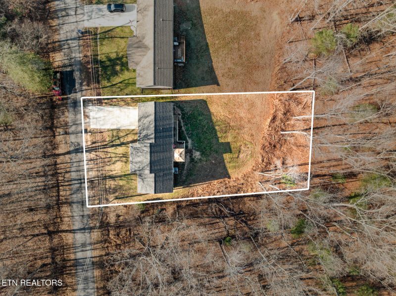 3003 Opalochee Dr, Crossville, TN 38572