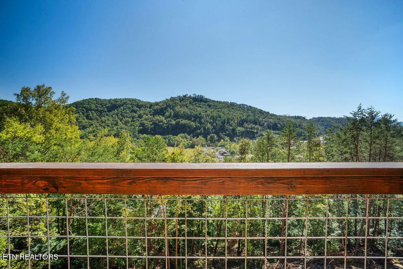 3004 Crestview Ct, Sevierville, TN 37862