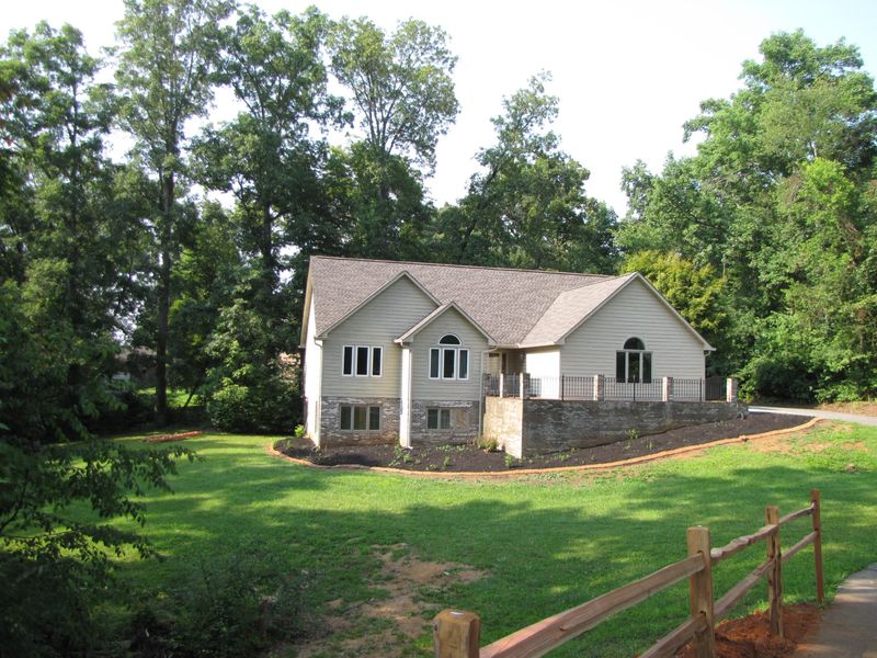 3005 Shadowbrook Dr, Maryville, TN 37803