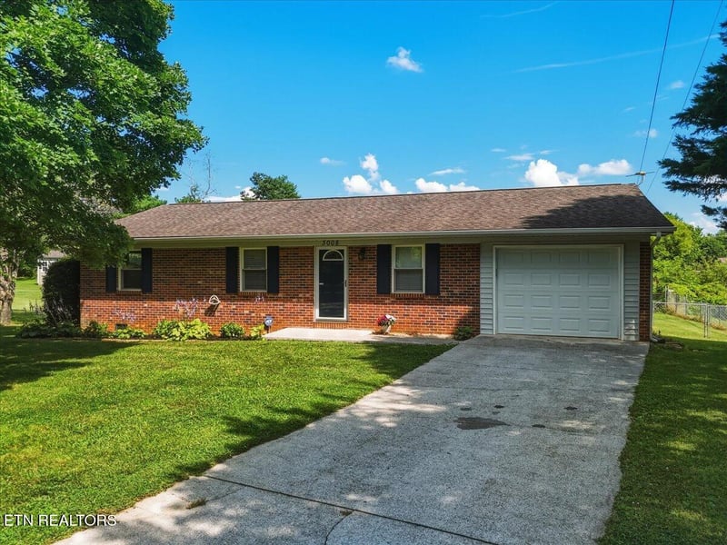 3008 Pleasant View Ave, Maryville, TN 37803