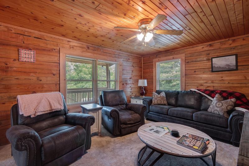 3009 Crestview Ct, Sevierville, TN 37862