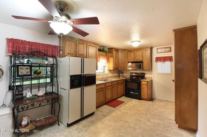 301 Arbor Dr, Maryville, TN 37804