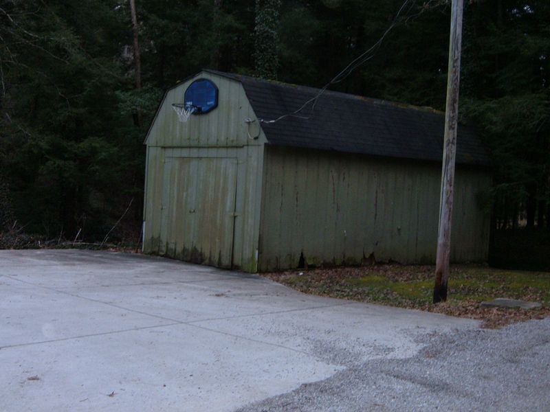 301 Bud West Ln, Oneida, TN 37841