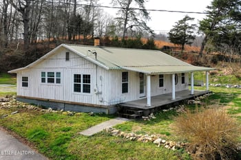 301 Gage Rd, Philadelphia, TN 37846