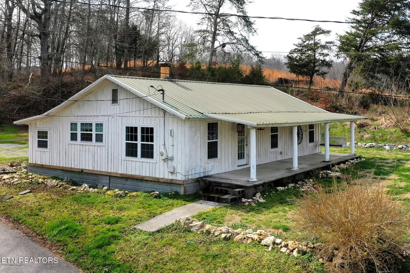301 Gage Rd, Philadelphia, TN 37846
