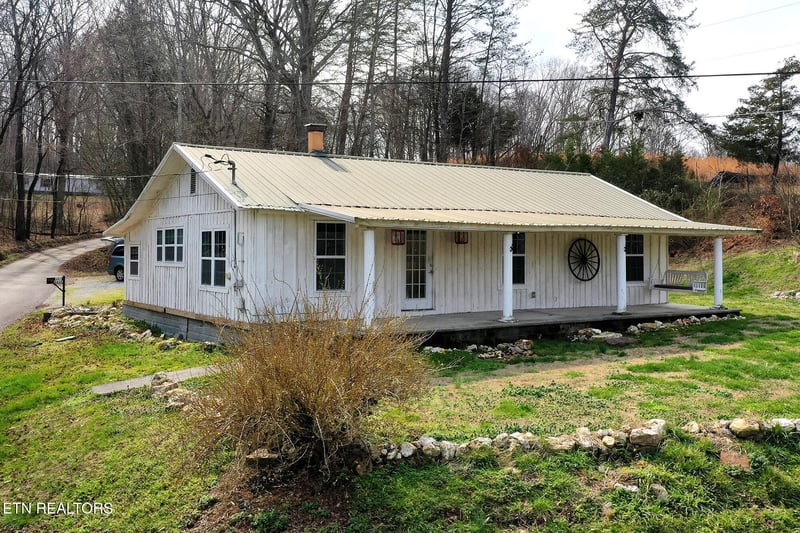301 Gage Rd, Philadelphia, TN 37846