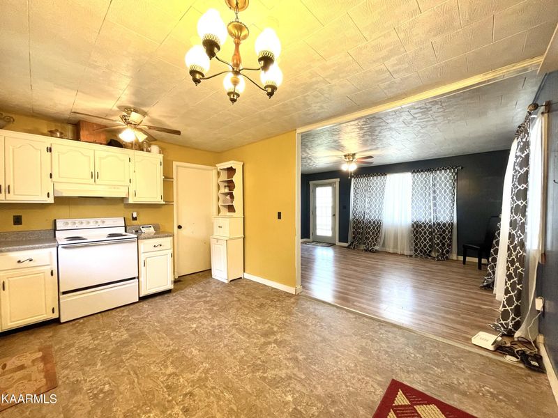 301 Grape Rough Rd, Oneida, TN 37841
