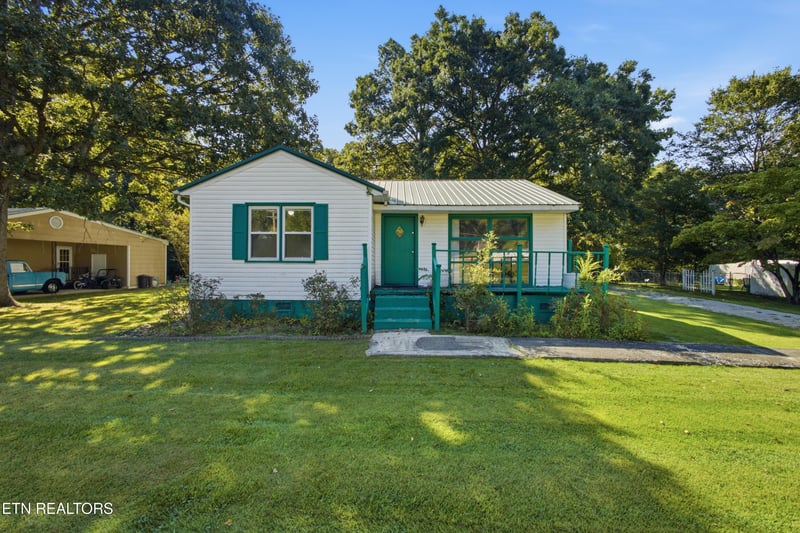 301 Kelsay Dr, Kingston, TN 37763