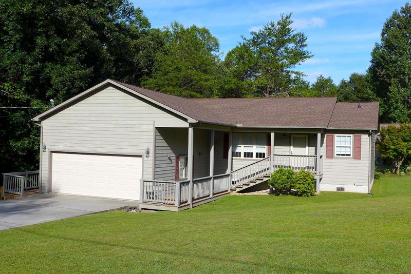 301 Middleton Dr, Townsend, TN 37882