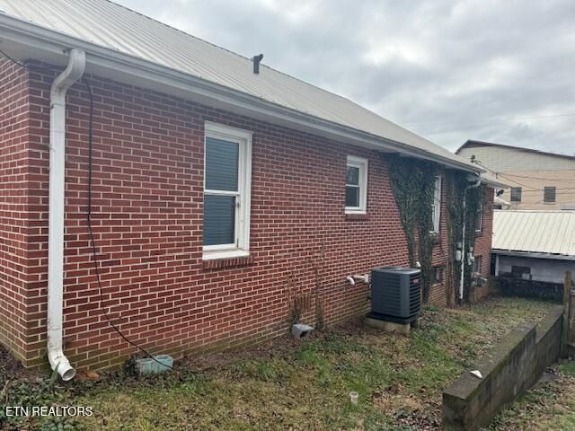 301 Morgan Ave, Harriman, TN 37748