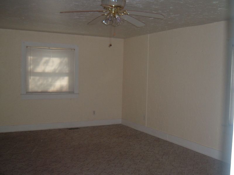 301 N Hewitt Ave, Rockwood, TN 37854