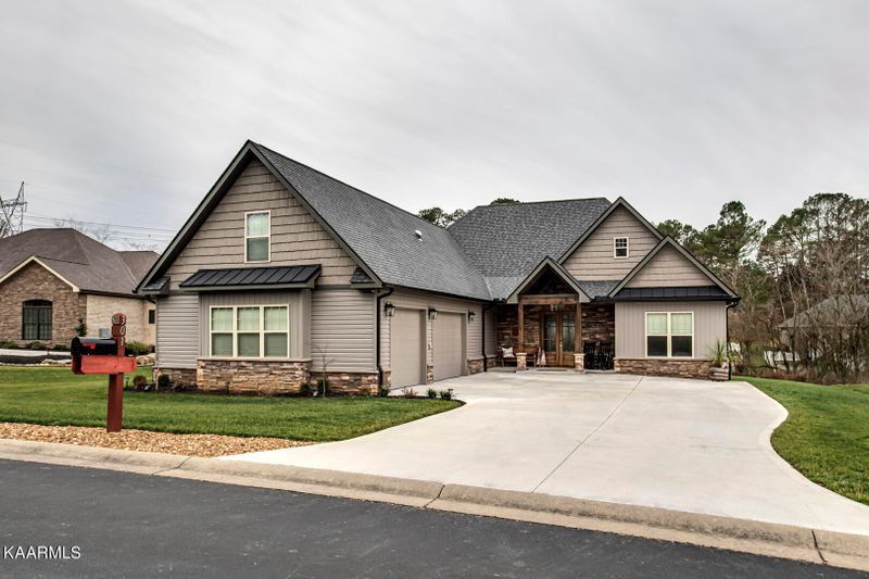 301 Okmulgee Cir, Loudon, TN 37774